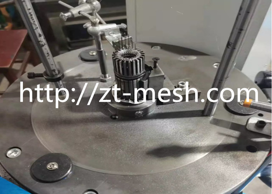 Se trata de un producto de fabricación original con una forma de agujero redondo y una malla de metal tejido para necesidades industriales.